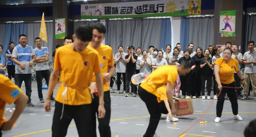 趣味运动结伴同行 | 腾博官网物流趣味运动会