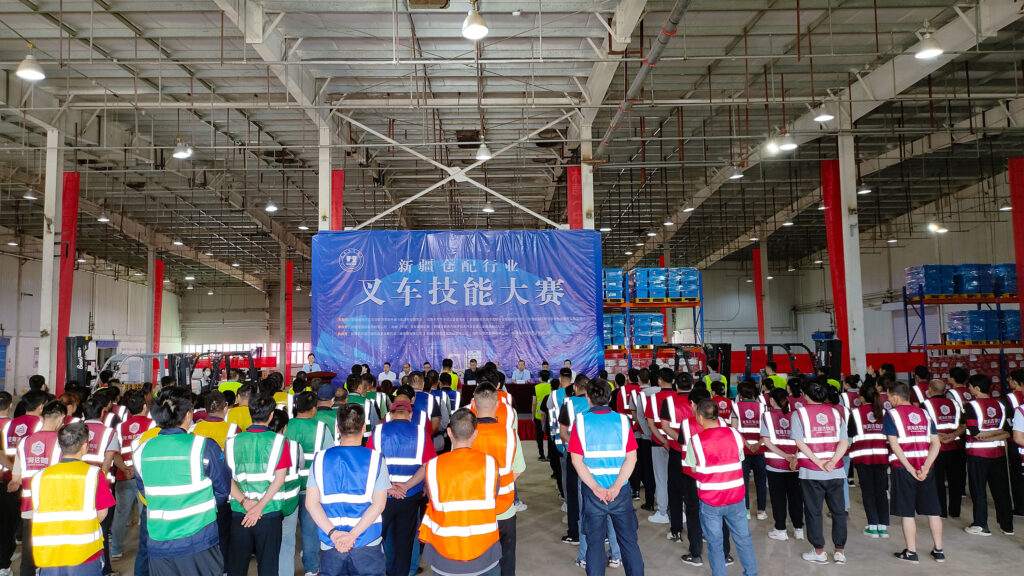 2024年新疆仓配行业叉车技能巅峰对决： 安全与效率并重，工匠精神闪耀赛场